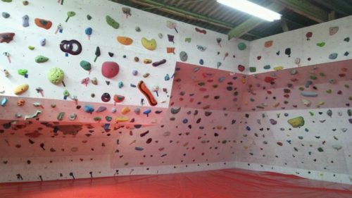 広島県のクライミング施設「ガッツ クライミングジム」